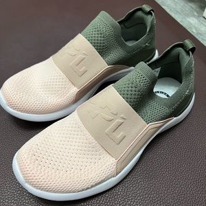 APL Women’s Techloom Bliss, size 6.5